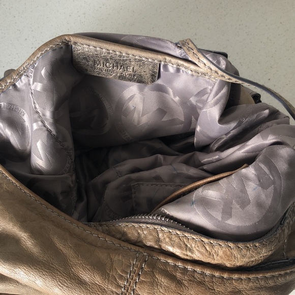 Michael Kors large metallic Hobo! - Picture 3 of 5